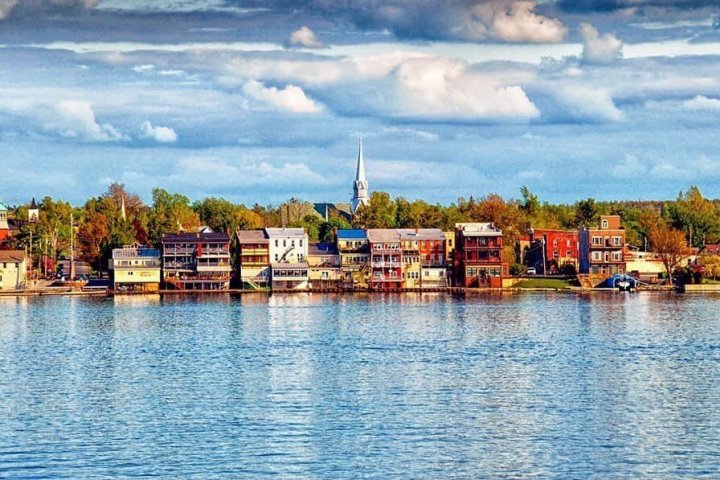 a small boat in a harbor next to a body of water